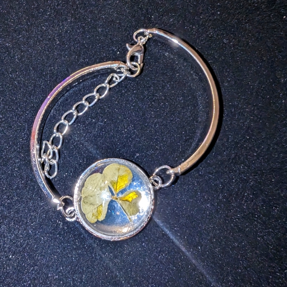 Real 4 leaf clover pendant bracelet